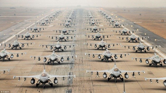 Mỹ điều thêm 12 tiêm kích F-16 và 300 nhân viên tới Hàn Quốc ảnh 1