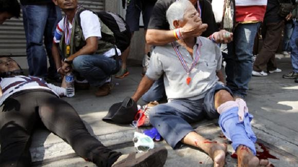 Bangkok: Súng phóng lựu nổ giữa đám đông, 2 người biểu tình bị thương nặng ảnh 1