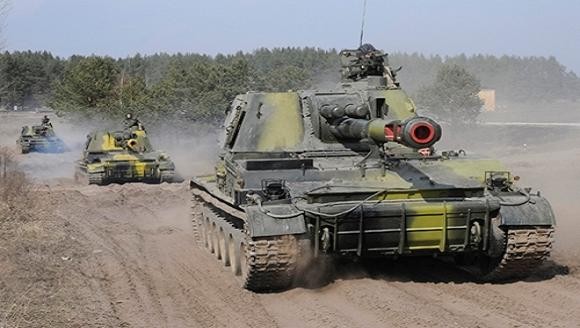 Quân đội Ukraine bị một tiểu đoàn xe tăng Nga đánh bật khỏi sân bay Lugansk ảnh 1