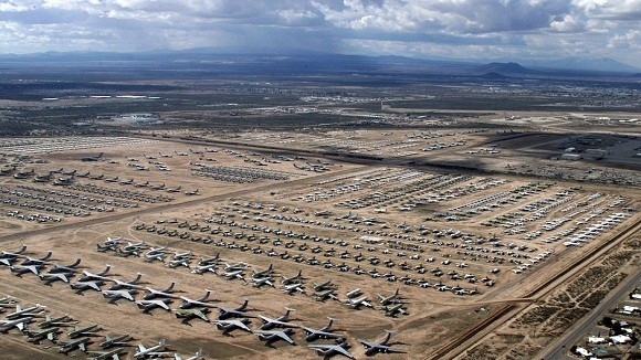Tiêm kích F-16 Mỹ bị gió quăng, đập bẹp 1 chiếc F-16 khác ảnh 4