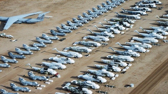 Tiêm kích F-16 Mỹ bị gió quăng, đập bẹp 1 chiếc F-16 khác ảnh 5