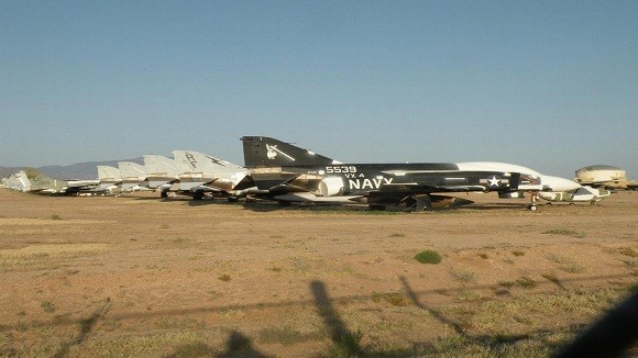 Tiêm kích F-16 Mỹ bị gió quăng, đập bẹp 1 chiếc F-16 khác ảnh 9