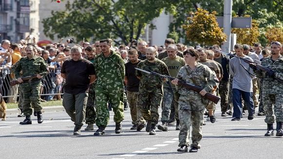Donetsk trao trả hàng trăm tù binh Ukraine bất chấp lệnh ngừng bắn bị thách thức ảnh 1