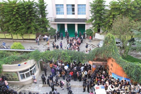 Trung Quốc: Dẫm đạp ở trường tiểu học, 37 học sinh thương vong ảnh 6