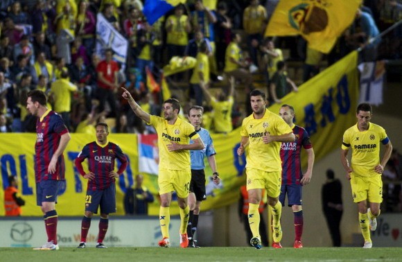 Messi giữ lại hi vọng vô địch La Liga cho Barca ảnh 2