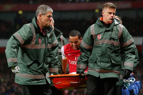 Walcott tự tin sẽ trở lại vào đầu mùa giải tới ảnh 1