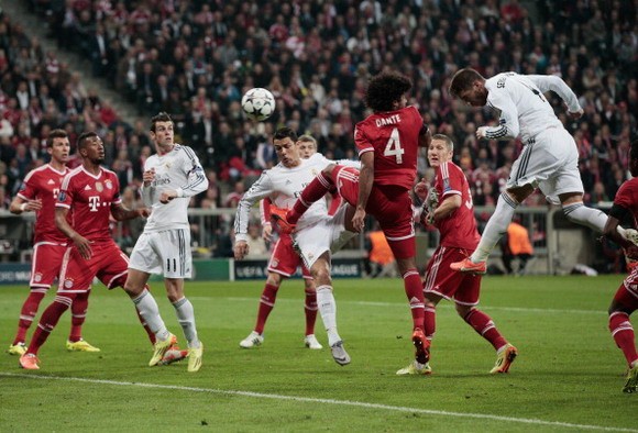 Thảm bại 0-4, Bayern cúi đầu rời Champions League ảnh 1