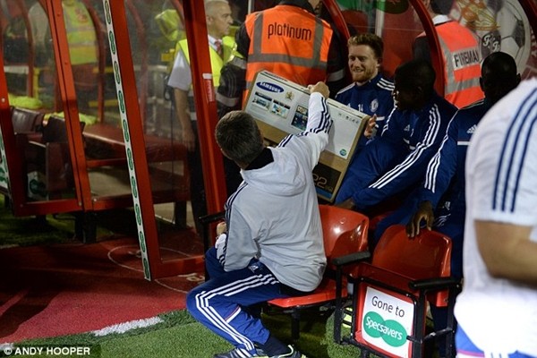 Mourinho tặng học trò món quà bất ngờ ảnh 2