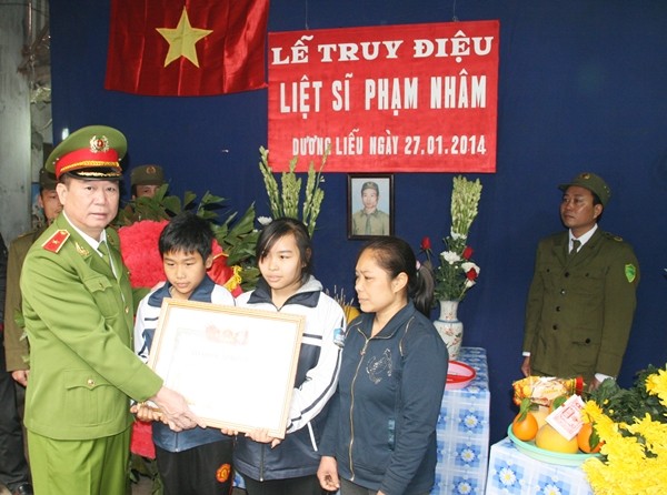 Tri ân người liệt sĩ công an ảnh 3