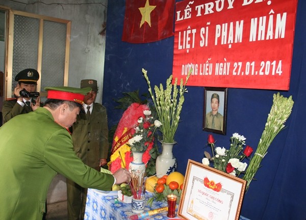 Tri ân người liệt sĩ công an ảnh 2