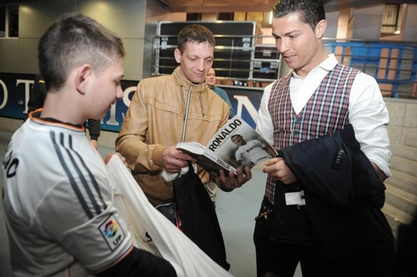 Kỳ diệu: Ronaldo cứu một cậu bé khỏi tay thần chết ảnh 3