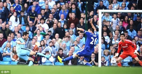 SỐC: Nhìn Lampard ghi bàn vào lưới Chelsea, một fan cuồng đột tử ảnh 1