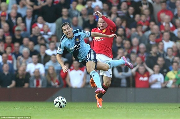 Rooney suýt trở thành tội đồ của M.U ảnh 2