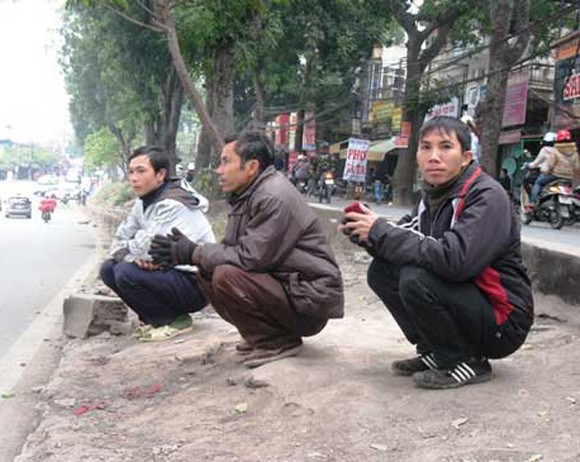 Cố bám trụ Thủ đô, kiếm thêm bộ quần áo mới cho con ảnh 1
