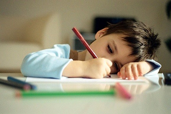 Những biện pháp sai lầm của phụ huynh khi con học dốt ảnh 3