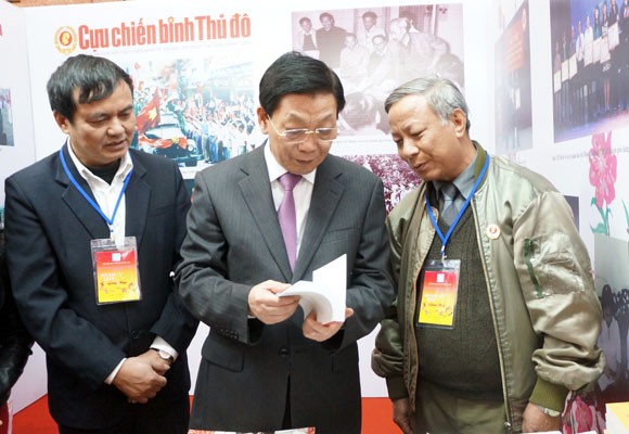 Chủ tịch UBND TP Hà Nội thăm và chúc mừng Hội Báo xuân 2014 ảnh 4