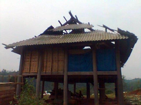Sét đánh tan tành 3 nhà dân, nhiều người thoát chết ảnh 1