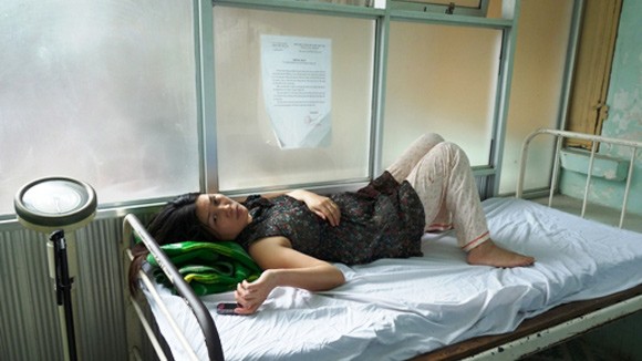 Côn đồ vác đao, kiếm tấn công trọng thương một sản phụ ảnh 1