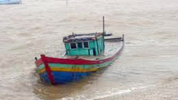 Tàu lạ đâm chìm tàu cá ngư dân, một người mất tích ảnh 1