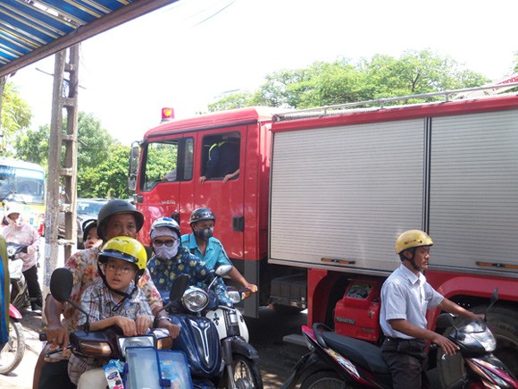 Cháy nồi cá kho, cả khu tập thể náo loạn ảnh 2