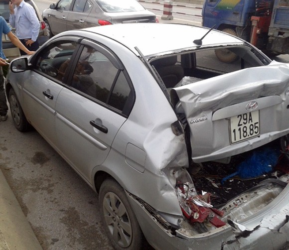 Tai nạn giao thông liên hoàn trên cầu Thanh Trì ảnh 1