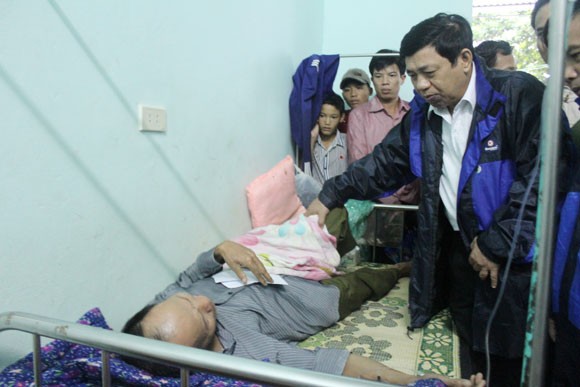 Thêm lực lượng tìm kiếm 5 nạn nhân bị cuốn trôi trong xe ô tô ảnh 2