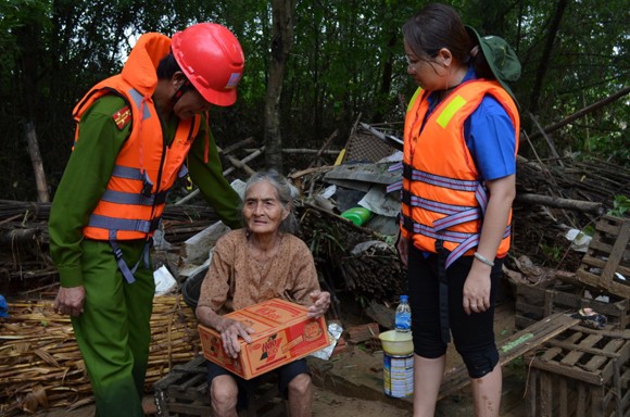 Tình quân dân trong lũ dữ ảnh 2