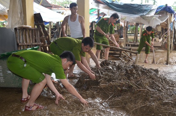 Tình quân dân trong lũ dữ ảnh 7
