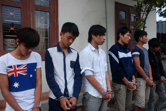 Hai băng hỗn chiến, đánh chết người đi ăn khuya ảnh 1