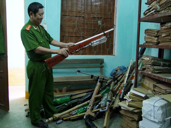 Thu hồi 300 cây súng tự chế các loại ảnh 1