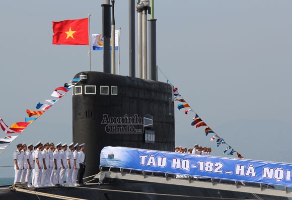Lễ tiếp nhận và thượng cờ tàu ngầm Hà Nội ảnh 1