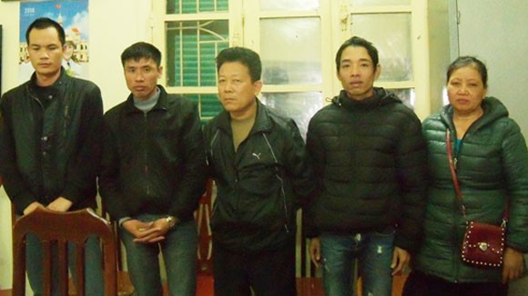 "Cò vé" tại các bến xe ở Hà Nội "lộng hành" ảnh 1