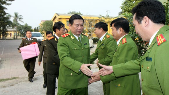 Lãnh đạo Công an Hà Nội chúc Tết tại các trại tạm giam ảnh 1