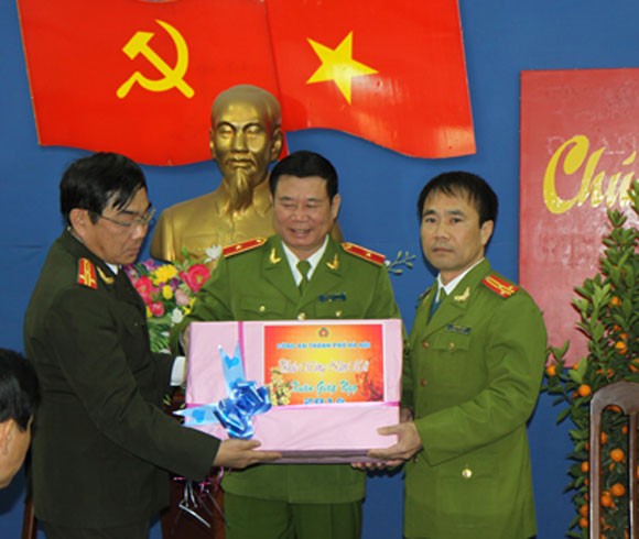 Lãnh đạo Công an Hà Nội chúc Tết tại các trại tạm giam ảnh 4