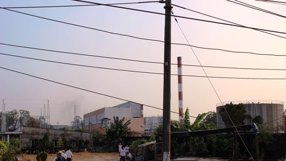 Xe cẩu bị điện “giật” bốc cháy, tài xế tử vong ảnh 1