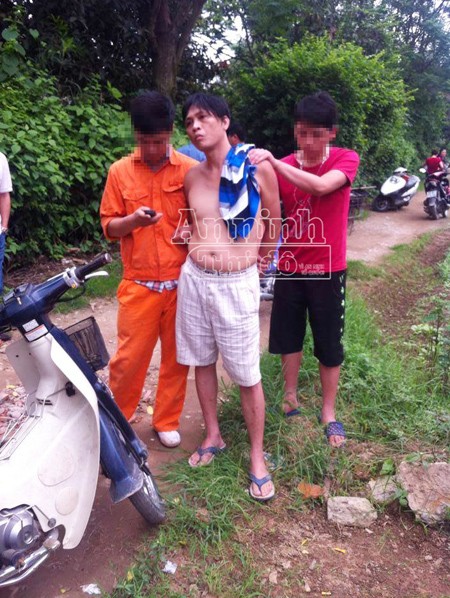 Nhìn thấy Công an, vứt ma túy xuống chân nhưng vẫn không thoát ảnh 1