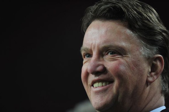 HLV Louis Van Gaal sẽ ký hợp đồng 3 năm trị giá 25 triệu bảng cùng M.U ảnh 1