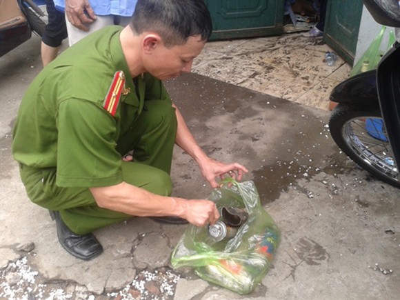 Nhà cháy, 1 cụ bà nhập viện do hàng chục bình gas mi-ni phát nổ ảnh 5