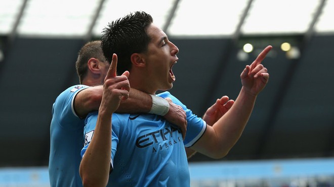 Samir Nasri lập siêu phẩm, tô điểm cho ngày đăng quang của ManCity ảnh 1