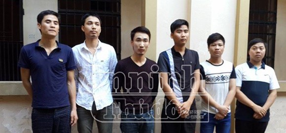 Bắt quả tang 6 đối tượng đánh bạc trong cửa hàng gas ảnh 2