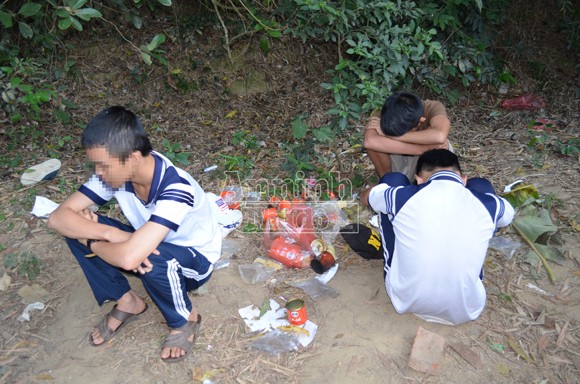 Hít "keo chó" - Kinh hoàng trò tìm “ảo giác” chết người trong giới học sinh ảnh 1