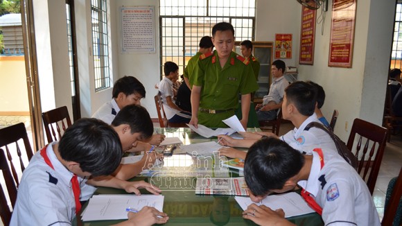 Hít "keo chó" - Kinh hoàng trò tìm “ảo giác” chết người trong giới học sinh ảnh 2