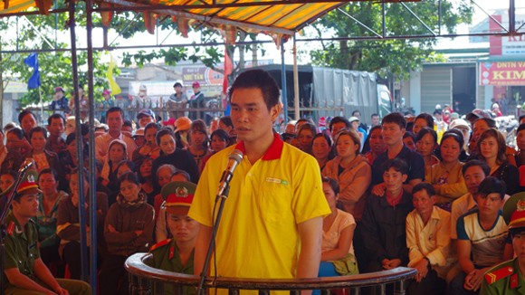 Có chút hơi men, gã trai vung dao chém chết hàng xóm ảnh 1