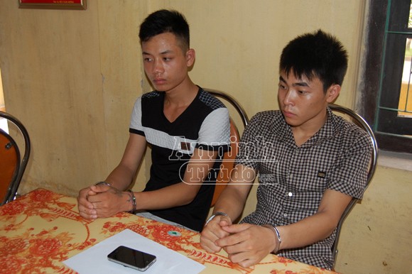 Hai nam thanh niên đánh người dã man để cướp tài sản ảnh 1