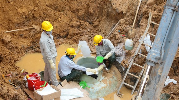 Lại vỡ đường ống nước sông Đà về Hà Nội ảnh 1