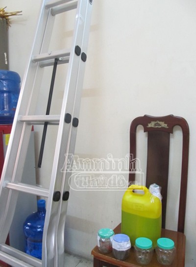 Mâu thuẫn với hàng xóm mua 5 lít xăng phóng hỏa đốt nhà ảnh 1