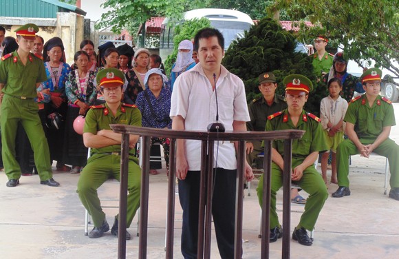 Khoảng lặng phía sau một phiên tòa ảnh 1