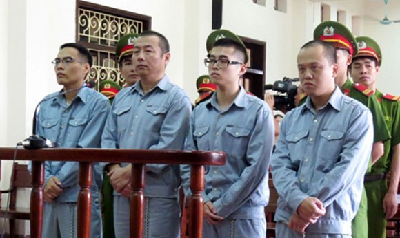 4 người Trung Quốc sử dung công nghệ cao rút trộm tiền từ ngân hàng ảnh 1