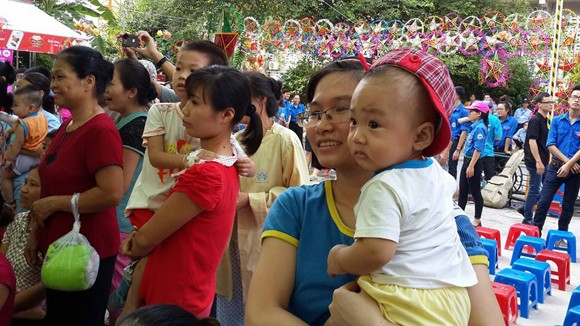 Các nghệ sĩ tình nguyện mang âm nhạc đến Bệnh viên Nhi ảnh 4