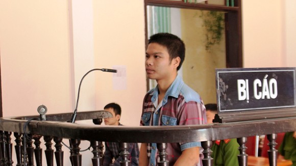 Bị văng tục khi mời ăn cơm, em truy sát rồi đâm thấu tim anh trai ảnh 1